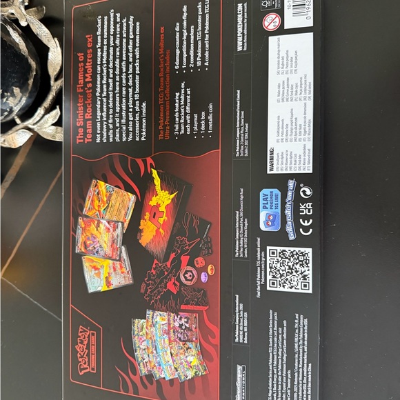 Team Rocket's Moltres GX Box - Picture 9 of 9